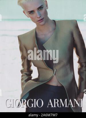 Plakat Werbung Giorgio Armani in Magazin von 2012, Werbung, kreative Giorgio Armani Anzeige aus den 2010er Jahren Stockfoto