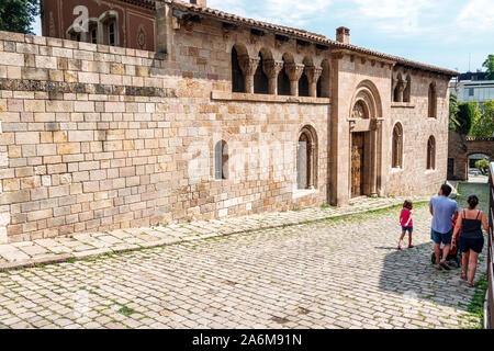 Barcelona Spanien, Katalonien Kloster von Pedralbes, gotischer historischer Komplex, Baixada del Monestir, gepflasterte Straße, Conventet, Klostergebäude, außen, Stockfoto