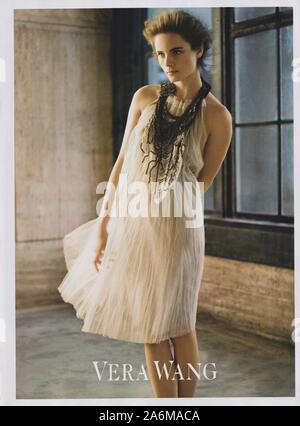 Plakat werbung Vera Wang Fashion House mit Anna de Rijk in Papier Magazin aus 2010, Werbung, kreative Vera Wang Anzeige von 2010 s Stockfoto