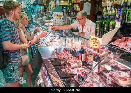 Barcelona Spanien,Katalonien Ciutat Vella,historisches Zentrum,Mercat de Santa Caterina Markt,Shopping,Santander,Inneneinrichtung,Verkäufer,Stand,Deli,Iberico,IB Stockfoto