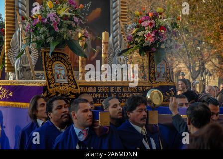 Die Menschen feiern St. Lazarus tag in der Nähe von Notre Dame in Paris, Frankreich Stockfoto