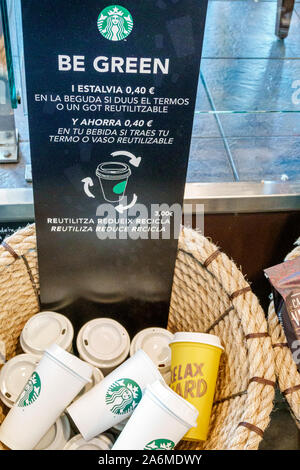 Barcelona Spanien, Catalonia Plaza de Francesc Macia, Starbucks, Café-Café, Kaffeehaus, handwerklicher Kaffee, wiederverwendbare Tassen, Recycling, freundliche grüne Praxis Stockfoto