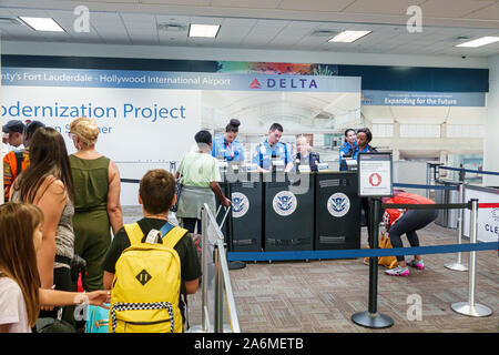 Fort Ft. Lauderdale Florida, Fort Lauderdale-Hollywood International Airport FLL, Terminal, innen, Sicherheitskontrollpunkt, Transportsicherheit Stockfoto