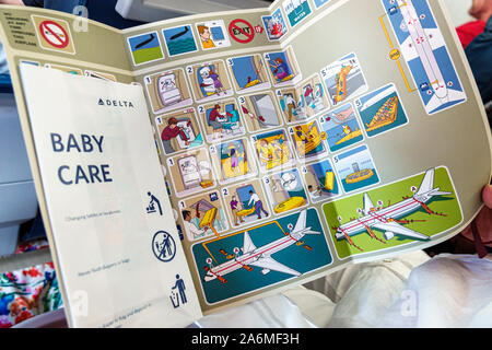 Fort Ft. Lauderdale Florida, Fort Lauderdale-Hollywood International Airport FLL, Delta Airlines, Flugzeug, innen, Business Class, Kabine, Flugsicherheitskarte Stockfoto