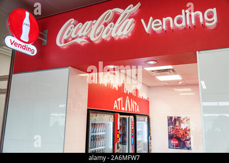 Georgia, Atlanta, Hartsfield-Jackson Atlanta International Airport, Terminal, innen, Verkaufsautomaten, Coca-Cola, Soda, Softdrinks, GA190905052 Stockfoto