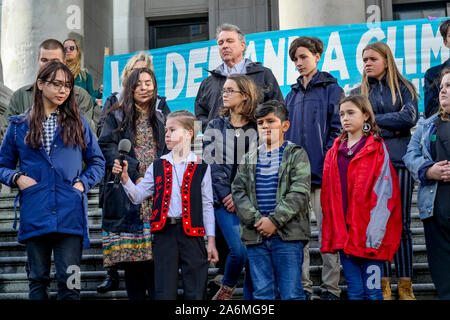 Kanadische Jugend Datei charter Klage gegen die Bundesregierung für das Beitragen zu den gefährlichen Klimawandel, Vancouver, British Columbia, Kanada Stockfoto