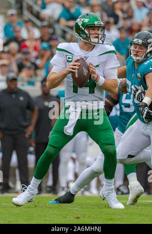 Jacksonville, FL, USA. 27 Okt, 2019. New York quarterback Sam Darnold (14) während der ersten Hälfte NFL Football Spiel zwischen den New York Jets und die Jacksonville Jaguars an tiaa Bank Feld in Jacksonville, FL. Romeo T Guzman/CSM/Alamy leben Nachrichten Stockfoto