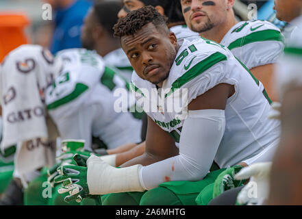 Jacksonville, FL, USA. 27 Okt, 2019. New York linebacker Brandon Copeland (51) während der ersten Hälfte NFL Football Spiel zwischen den New York Jets und die Jacksonville Jaguars an tiaa Bank Feld in Jacksonville, FL. Romeo T Guzman/CSM/Alamy leben Nachrichten Stockfoto