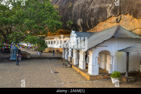 Dambulla ist der größte und am besten erhaltene Höhlentempel in Sri Lanka. Stockfoto