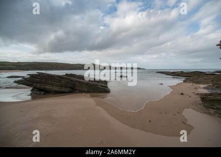 Höhle auf strathy Strand in Sutherland, Schottland Stockfoto