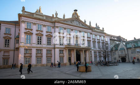 Der Primas Palace, Bratislava, Slowakei. Es ist ein neoklassizistischer Palast in der Altstadt von Bratislava, der Hauptstadt der Slowakei. Von 1778 bis 1781 gebaut Stockfoto