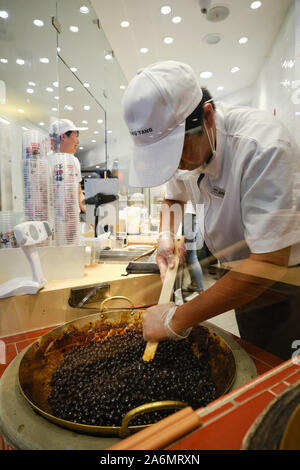 Kochen brauner Zucker boba an der Bubble Tea shop Xing Fu Tang in Taipeh, Taipei. Stockfoto