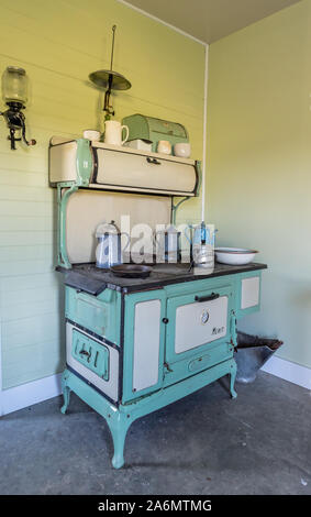 Swift Current, SK/Kanada - 29. Juli 2019: antikes Holz oder Kohle cook-Herd Stockfoto