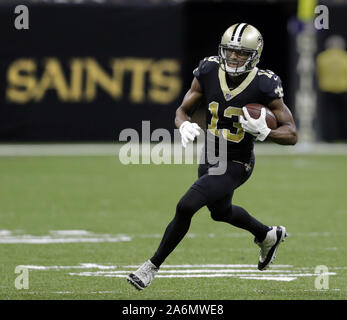 New Orleans, USA. 27 Okt, 2019. New Orleans Saints wide receiver Michael Thomas (13) trägt den Ball gegen die Arizona Cardinals im Mercedes-Benz Superdome in New Orleans am Sonntag, 27. Oktober 2019. Foto von AJ Sisco/UPI Quelle: UPI/Alamy leben Nachrichten Stockfoto