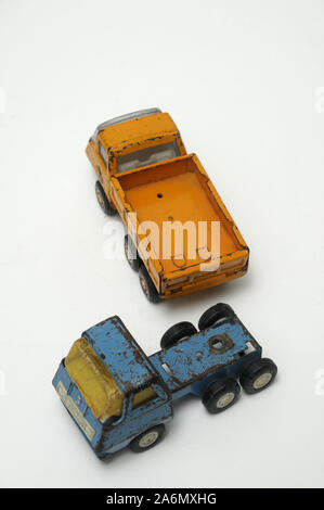 Altes Spielzeug metall Lkw beschädigt Stockfoto