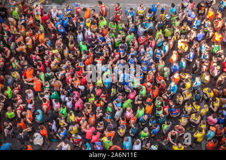 MANISES, Valencia/Spanien Mai 12th, 2018. 10 K Manises Rennen. Diputación de Valencia. Athleten warten auf den Start des Rennens Stockfoto