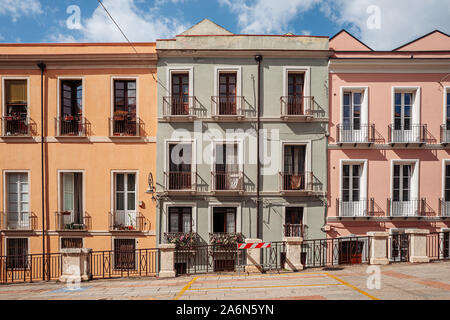 CAGLIARI, Italien / Oktober 2019: Bunte Häuser in der Altstadt Stockfoto