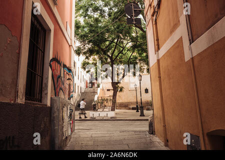 CAGLIARI, Italien / Oktober 2019: Das Leben auf der Straße in der Altstadt Stockfoto