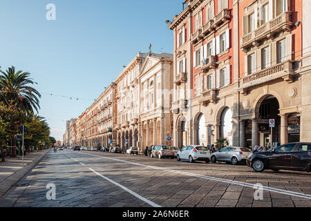 CAGLIARI, Italien / Oktober 2019: Das Leben auf der Straße in der Altstadt Stockfoto