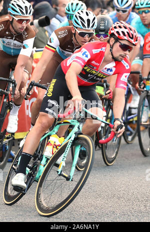 Saitama, Japan. 27 Okt, 2019. Slowenische Radfahrer Primoz Roglic von Team Jumbo Visma verhandelt eine Ecke an der Tour de France in Saitama Saitama Criterium, Vorort von Tokio am Sonntag, 27. Oktober 2019. Japanische Radfahrer Yukiya Arashiro von Bahrain Merida gewinnt die 59,5 km Rennen während Roglic der Dritten abgeschlossen. Credit: Yoshio Tsunoda/LBA/Alamy leben Nachrichten Stockfoto