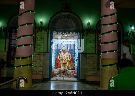 Kolkata, Indien. 27 Okt, 2019. Hinduistische Göttin Kali in einem alten Kali Tempel an der North Kolkata. (Foto durch Sunam Banerjee/Pacific Press) Quelle: Pacific Press Agency/Alamy leben Nachrichten Stockfoto