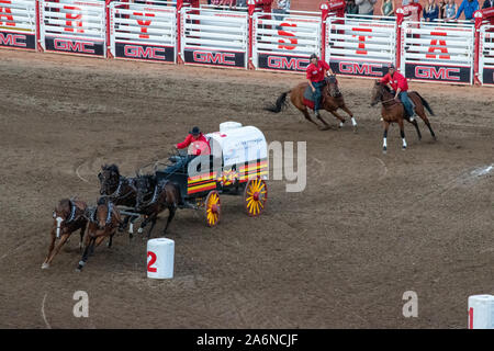 GMC Rangeland Derby Chuckwagon Racing bei der Calgary Stampede Tribüne, Calgary, Alberta, Kanada. Juli 9th, 2019. Stockfoto