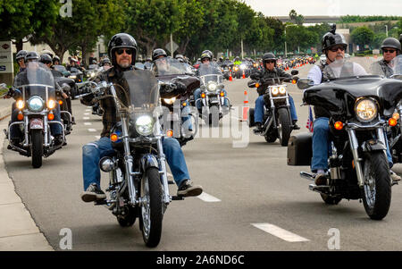 Irvine, CA/USA - 27.10.2019: 8. Jährliche verletzte Krieger Wertschätzung. Biker beteiligen sich an der 57 km langen Fahrt mit der Gruppe profitieren Veteranen. Stockfoto