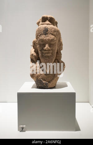 Khao Lak, Thailand - 26. August 2019: Bas-Relief der Einsiedler (oder Priester) Khmer Kunst in Khao Lak National Museum. Stockfoto