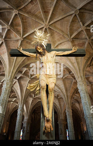 Statue von Christus am Kreuz, das Jerónimos Kloster, Belém, Lissabon Stockfoto