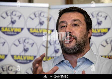 Parugia, Italien. 28 Okt, 2019. Matteo Salvini, der Führer der politischen Partei Lega an die Medien nach dem Sieg bei der Landtagswahl von Umbrien spricht Gemeinsam mit dem neu gewählten Gouverneur der Region Donatella Tesei. Credit: SOPA Images Limited/Alamy leben Nachrichten Stockfoto