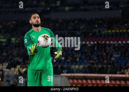 Rom, Italien. 27 Okt, 2019. Gianluigi Donnarumma des AC Mailand in der italienischen Serie A Fußballspiel zwischen AS Roma und AC Mailand im Olympiastadion in Rom (Endergebnis gesehen; als Roma 2:1 AC Mailand) Credit: SOPA Images Limited/Alamy leben Nachrichten Stockfoto