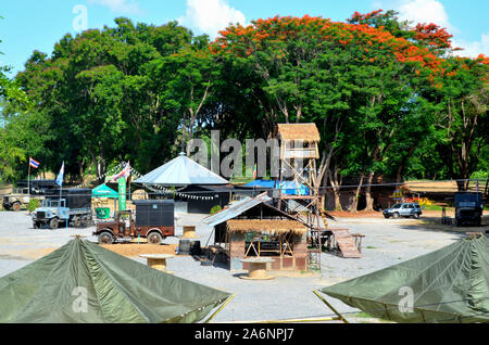 Dieses Foto ist eine Replik eines Army Camp neben der Brücke über den River Kwai in Kanchanaburi in Thailand Stockfoto