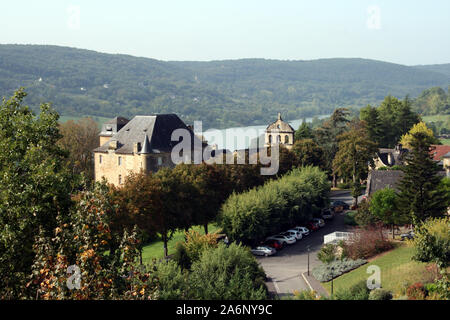 Blick auf das Dorf von Lissac-sur-Couze in Correze, Frankreich Stockfoto