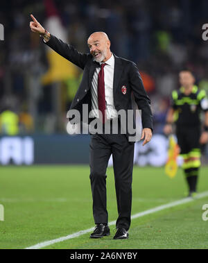 Rom, Italien. 27 Okt, 2019. Mailänder Trainer Stefano Pioli Gesten während einer Serie ein Fußballspiel zwischen den Roma und der AC Mailand in Rom, Italien, 27.10.2019. Credit: Alberto Lingria/Xinhua/Alamy leben Nachrichten Stockfoto