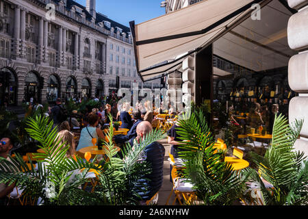 Straße als Regent Street ist für den Sommer Straßen Veranstaltung in Westminster, London, England, Großbritannien Stockfoto