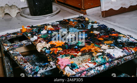 Hintergrundbild von hellen bunten Öl-Farbpalette closeup Stockfoto