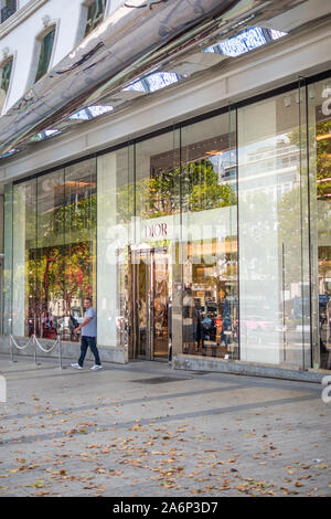 Dior in Paris Champs Elysées front Store Paris, Frankreich, 2019-08-08 Stockfoto