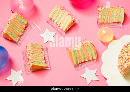 Party Hintergrund mit den bunten Kuchen Stockfoto