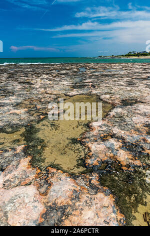 Die Farben und die Atmosphäre der Apulien Meer. Italien. Stockfoto