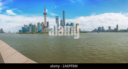 Editorial: Shanghai, China, April 16, 2019 - Panorama Blick auf Pudong in Shanghai. Stockfoto