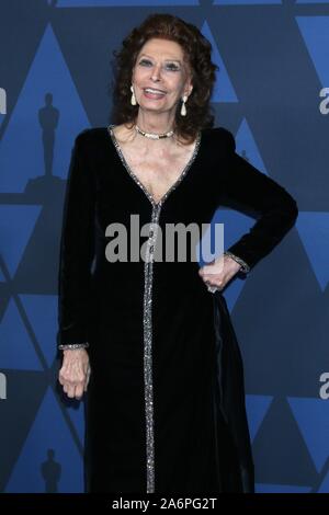 Los Angeles, USA. 27 Okt, 2019. LOS ANGELES - Okt 27: Sophia Loren auf der 11. jährlichen Regler Auszeichnungen auf der Dolby Theatre am 27. Oktober 2019 in Los Angeles, CA in der Ankunftshalle für Akademie der 11. jährlichen Gouverneure Awards 2019 - Teil 2, der Dolby Theatre am Hollywood und Highland Center, Los Angeles, CA 27. Oktober 2019. Credit: Priscilla Grant/Everett Collection/Alamy leben Nachrichten Stockfoto