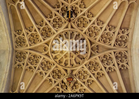 Die Abtei von Bath, eine Pfarrkirche von der Kirche von England und der ehemaligen Benediktinerkloster in Bath, Somerset, England. Stockfoto