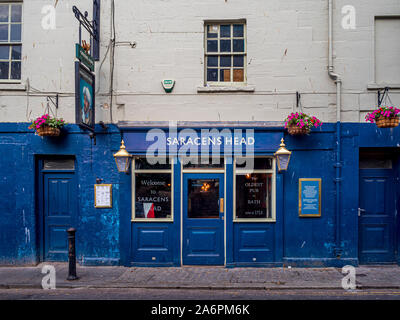 Saracens Head, der älteste Pub in Bath, erbaut 1713. Charles Dickens soll hier übernachtet und Pickwick-Papiere geschrieben haben. Bad, Somerset. UK Stockfoto