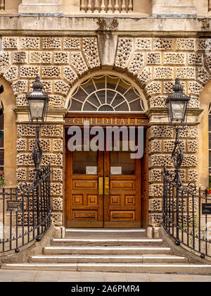 Außenfassade der Guildhall, ein denkmalgeschütztes Gebäude mit 1 façade, Standort des Bath Registry Office, Somerset, England. Stockfoto