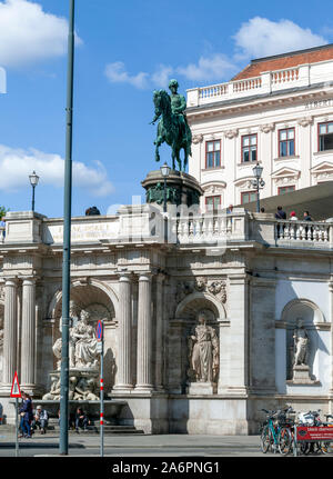 Reiterstandbild von Franz Joseph I., vor der Albertina, Wien, Österreich Stockfoto