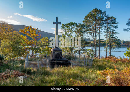 Denkmal für die Hon Philip TPAGE600 Howard von der Welsh Guards - über Loch Shiel - Acharacle, Dalelia, Schottland Stockfoto