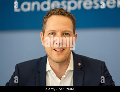 Wiesbaden, Deutschland. 28 Okt, 2019. Christoph Degen, der bildungspolitische Sprecher der hessischen SPD, werden auf dem Podium bei einer Pressekonferenz im Landtag sitzen. Die SPD Hessen präsentiert Degen als Personal Vorschlag für das Amt des Generalsekretärs. Die Wahl findet am 02.11.2019 in der Parteitag in Baunatal. Foto: Frank Rumpenhorst/dpa/Alamy leben Nachrichten Stockfoto