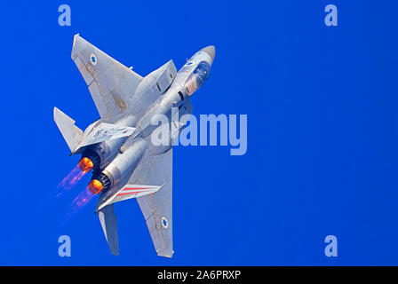Die israelische Luftwaffe (IAF) F-15C (BAZ) Fighter Jet im Flug Stockfoto