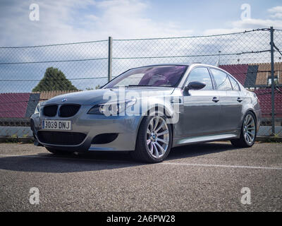 MONTMELO, Spanien - September 29, 2019: 2005 BMW M5 (E60) auf den Straßen der Stadt Stockfoto