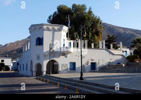 Polizeirevier, von den Italienern während der Besatzung im razionalismo Stil, Tilos, Dodecanese Inseln, südliche Ägäis, Griechenland gebaut. Stockfoto